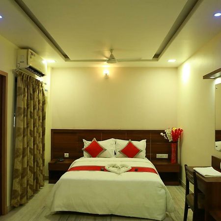 Sr Residency Hotel Madras Buitenkant foto