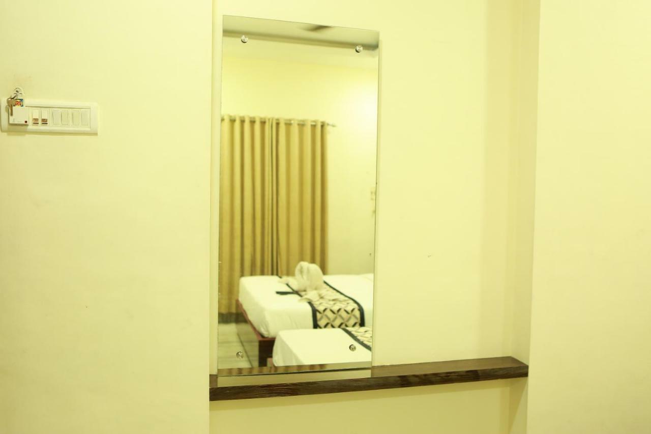 Sr Residency Hotel Madras Buitenkant foto